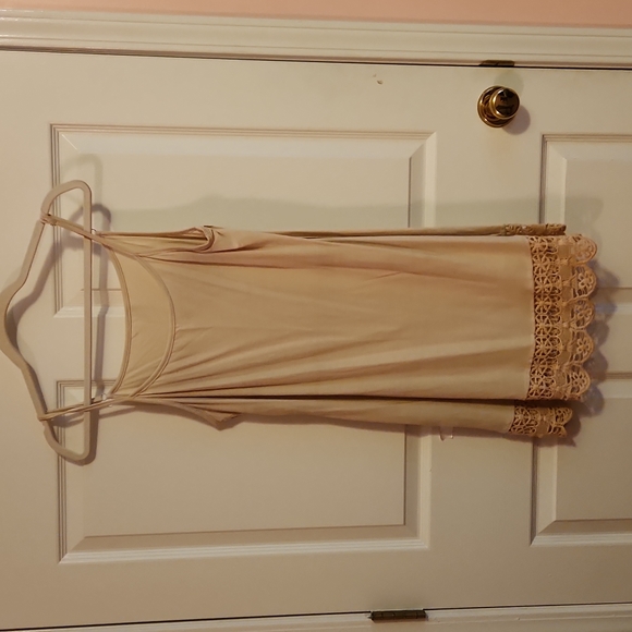 Cream sleeveless sundress - Picture 6 of 7